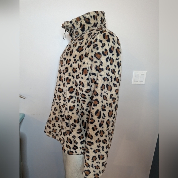 Torrid faux fur jacket, Sherpa leopard print, Plus size 1x - Picture 5 of 12